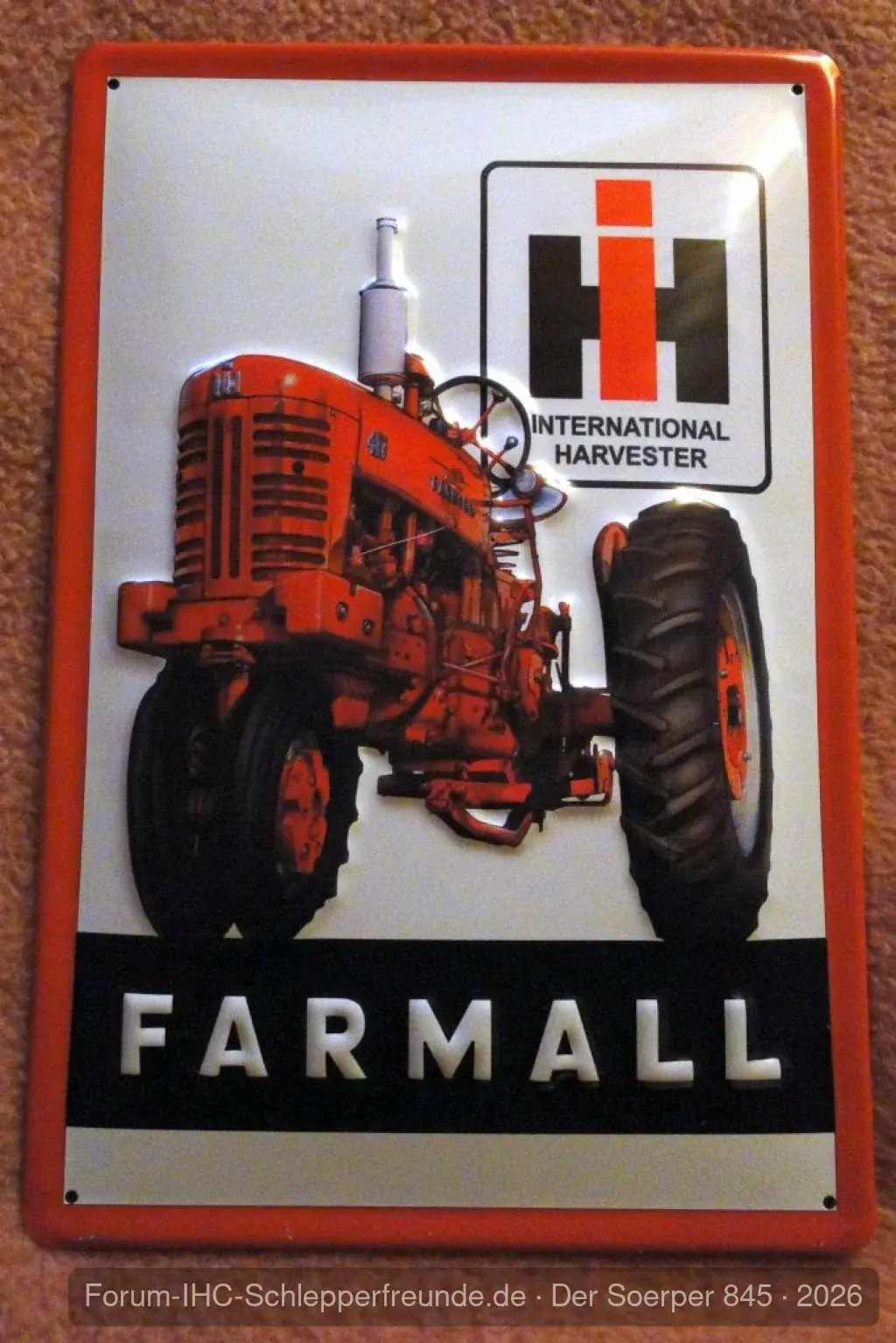 IHC - Farmall Schild