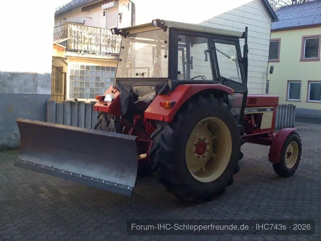 IHC743s