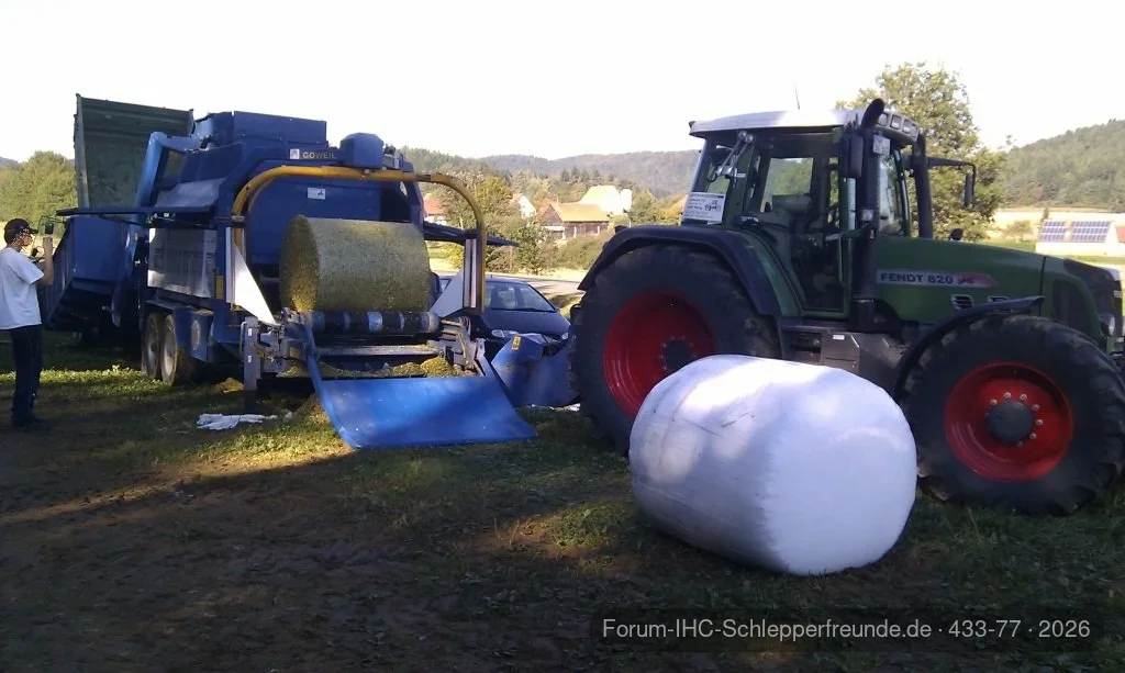 Mais-Rundballenpresse
