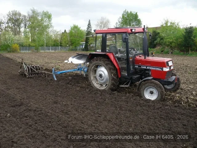 Maisland pflügen 2014