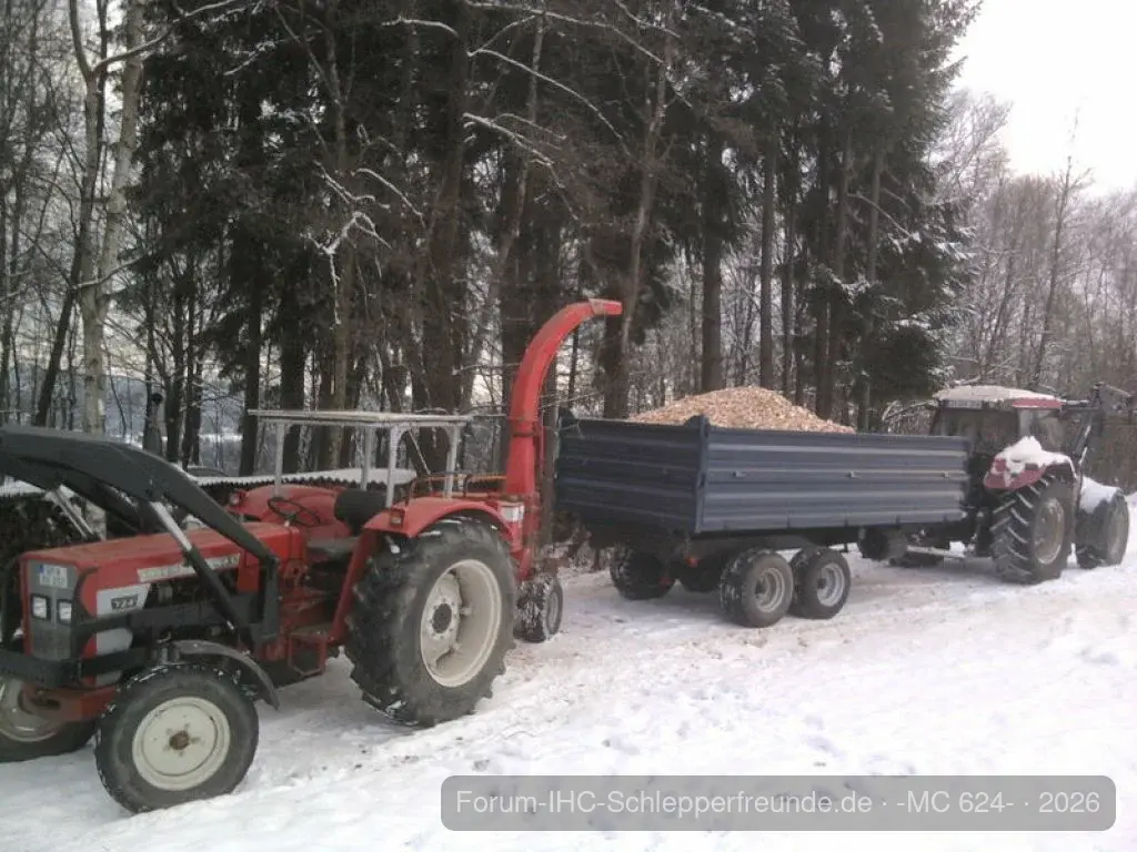 Maxxum und 724 bei der Arbeit