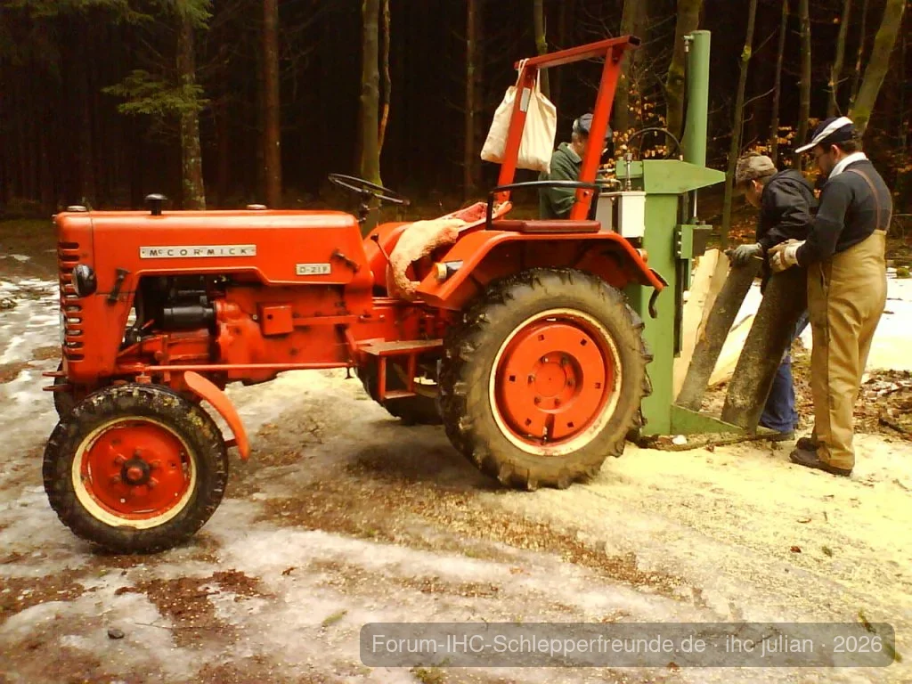 McCormick D219 mit Spalter