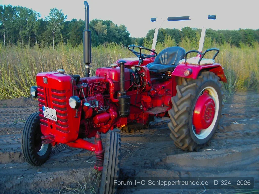 McCormick Farmall D-324