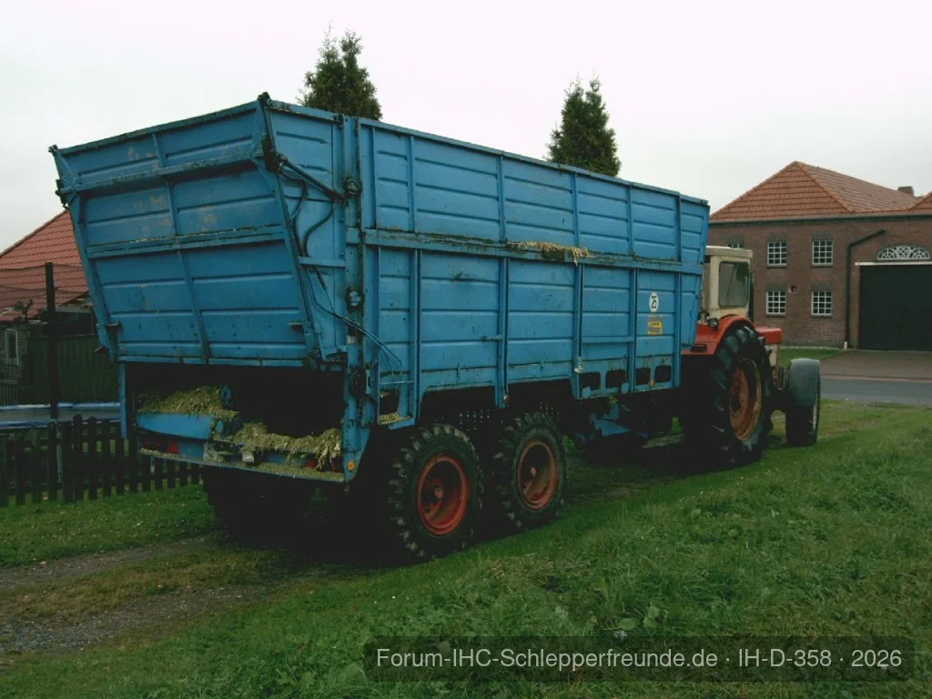 Mein 1046 mit Häckselwagen