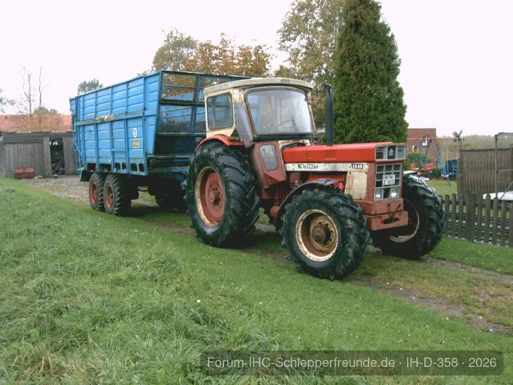 Mein 1046 mit Häckselwagen