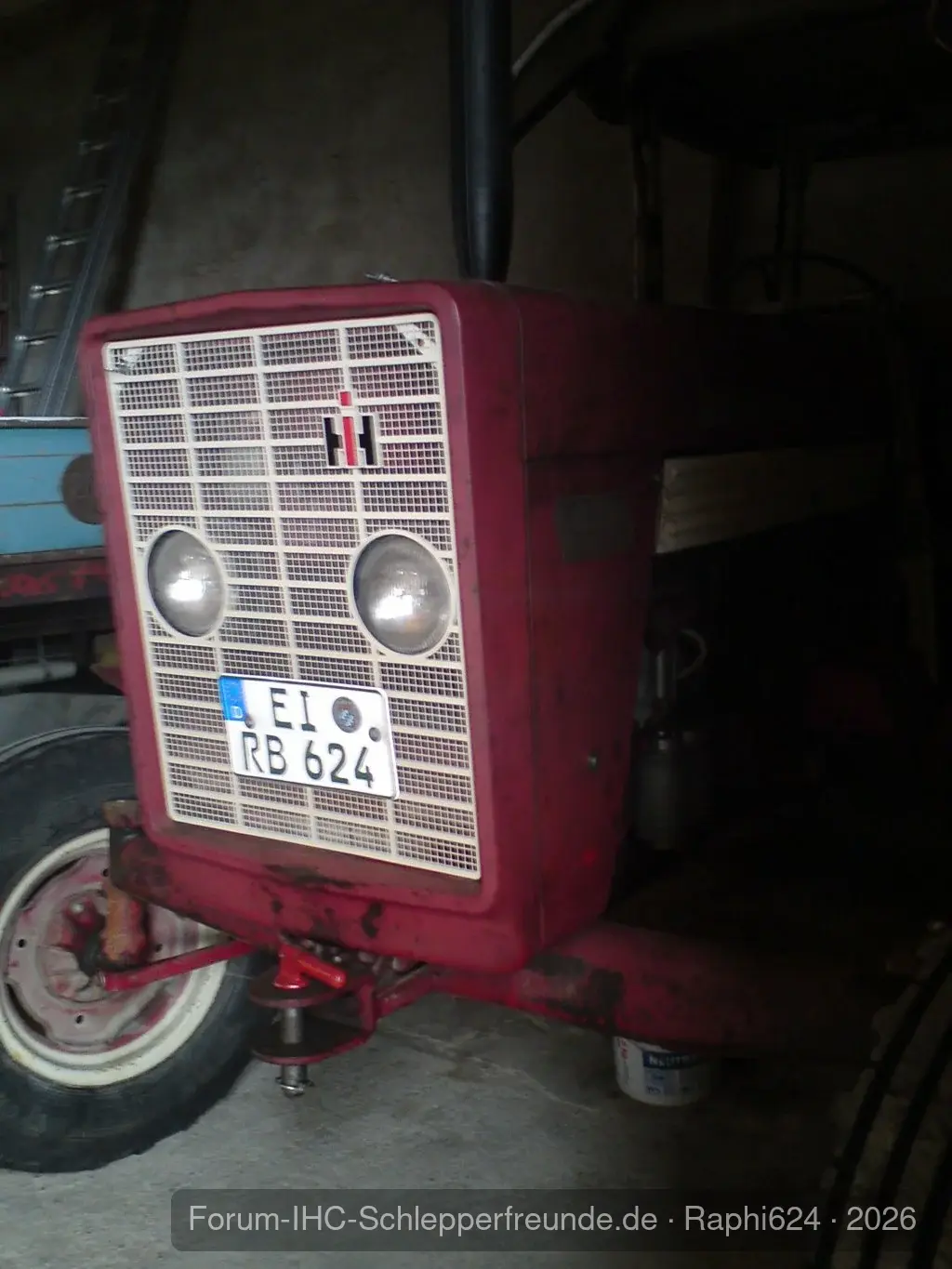 Neuer Kühlergrill aus Metall