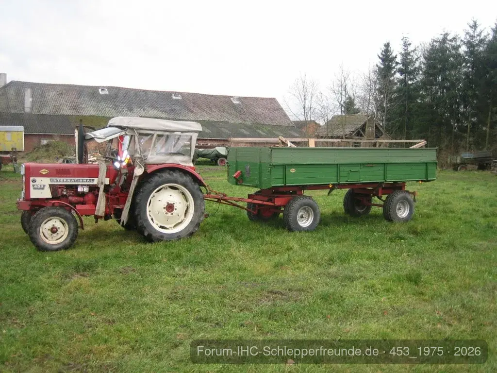 unser 453 mit Welger-Anhänger