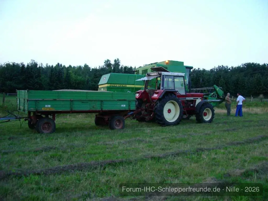 Unser 955 beim Getreidefahren